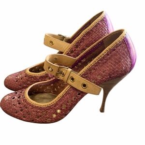Miu Miu Vintage woven leather Mary Jane pumps. Size 38.5​